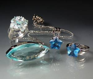 Konvolut Schmuck 1 Anhänger  1 Collier  2 Ringe  4 