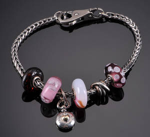 Armbånd af sølv med charms. Troldekugler 7