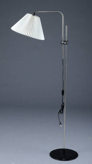 Michael Bang for Le Klint. Standerlampe model 321 