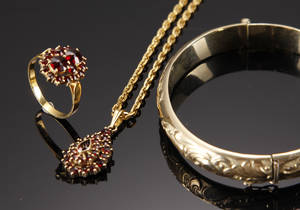 Smykkesæt med granater. 4