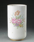 Lyngby porcelæn. Stor vase med riflet korpus