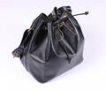 Louis Vuitton, skuldertaske, model Noé, sort epi læder Denne vare er sat til omsalg under nyt varenummer 4016492