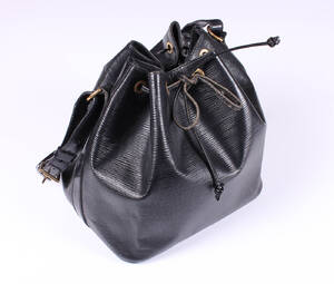 Louis Vuitton, skuldertaske, model Noé, sort epi læder Denne vare er sat til omsalg under nyt varenummer 4016492