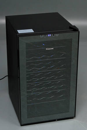 VinoCave vinkøleskab til 28 flasker