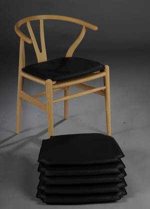 Seks hynder til Hans J. Wegners Y-stol af sort læder 6 