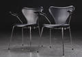Arne Jacobsen. To armstole syveren, sort læder, model 3207 2