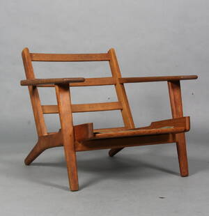 Hans J. Wegner. Lænestol med stel af massiv egetræ. GE-290 