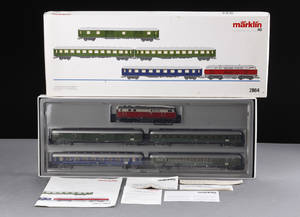 Märklin 2864 diesel-lokomotiv med fire vogne. 5