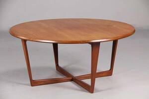 Dansk møbelproducent. Rundt sofabord af teak