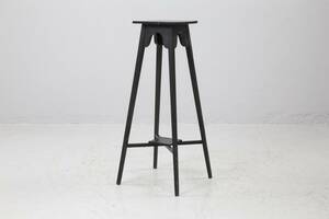 PIEDESTAL, svartmålad, 1900-talets första hälft