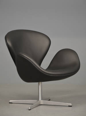 Arne Jacobsen. Svanen lænestol, model 3320