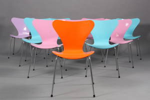 Arne Jacobsen. Sæt på ti stole syveren , model 3107 Multicoulor