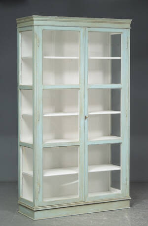 Dobbeltlåget vitrine af antikbemalet træ Denne vare er sat til omsalg under nyt varenummer 5027464