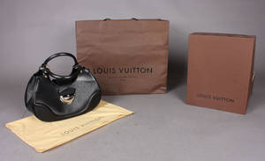 Louis Vuitton. Taske Model Sac Montaigne. 