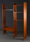 Hyllsystem i teak, kromade golvmedar