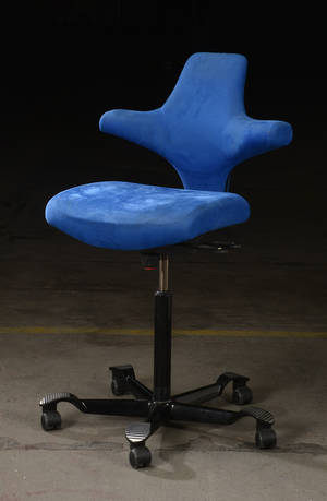 Peter Opsvik. Kontorstol, model Capisco 1335