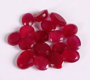 Uindfattede rubiner. Ca. 100.00 ct. 17