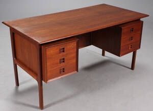 Dansk møbelproducent. Fritstående skrivebord, teaktræ Denne vare er sat til omsalg under nyt varenummer 4805293