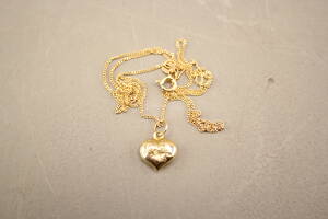 Halskedja med hänge i guld 18 k