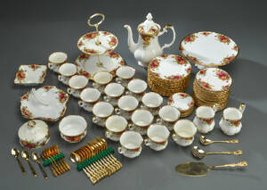 Royal Albert. Old Country Roses. Servicedele samt bestik 89