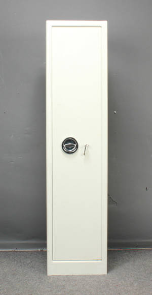 Våbenskab til 5 våben