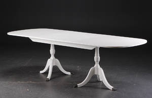 Twopillar table. Hvidmalet mahogni 