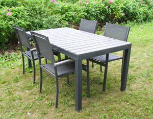 Havemøbler. Fire stole og et bord. 5