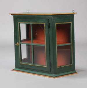 Hængevitrine, grøn og rødmalet