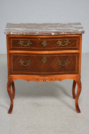 Stilbyrå med marmorskiva