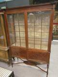 Vitrinskåp, engelsk stil