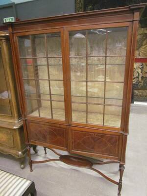 Vitrinskåp, engelsk stil