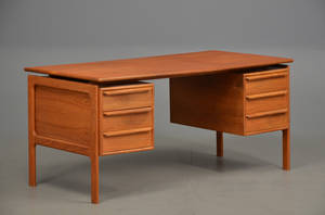 Skrivebord af teak