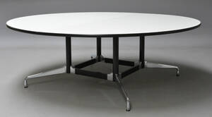 Charles Eames. Segmented Table, Ø 210 cm. Årg. 2014 