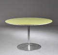 Arne Jacobsen  Verner panton. Cirkulært bord med grøn laminat 