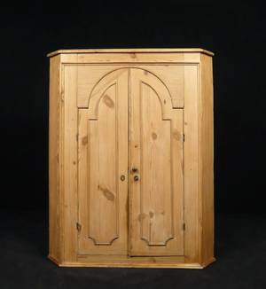 Eckschrank, Weichholz,19.Jh.