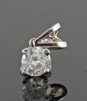 Pendant in 14 kt set with brilliant cut diamond 0.40 ct