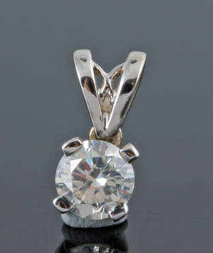 Pendant in 14 kt  set with brilliant cut diamond 0.41 ct 