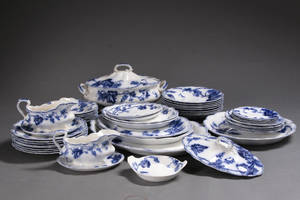 Flow blue service af fajance. Johnson Bros., Warwick. 45 Denne auktion er annulleret1982871