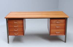 Fristående skrivebord, teaktræ, dansk møbelproducent
