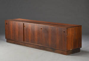 Møbelproducent. Lav skænkunderdel af palisander Denne vare er sat til omsalg under nyt varenummer 4820510