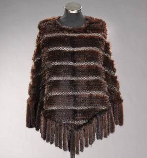 Poncho af strikket mink og skind - mahogni. Str. S