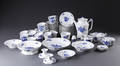 Blå Blomst Kantet service, porcelæn. Kgl.P. I.-III. sort. 80 