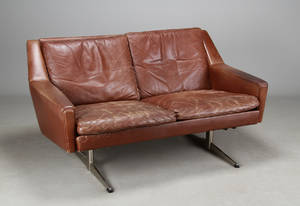 Dansk møbelproducent. To-pers. sofa med shakerstel