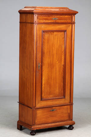 Dækketøjsskab, mahogni, 181900-tallet.