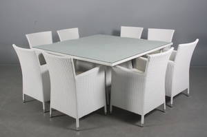 Havemøbler. Kvadratisk bord samt otte armstole, hvidt polyrattan 