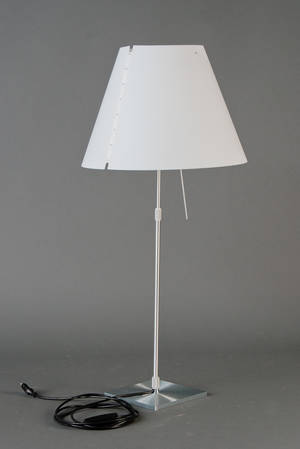 Paolo Rizzatto for Luceplan. Bordlampe, model Costanza 