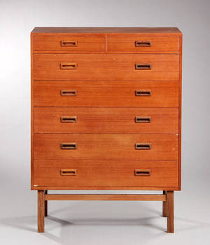 Dansk møbelproducent. Høj kommode af teak  