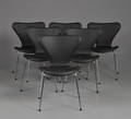 Arne Jacobsen. Seks stole Syveren, model 3107, nybetrukket med sort Savanne-læder 6