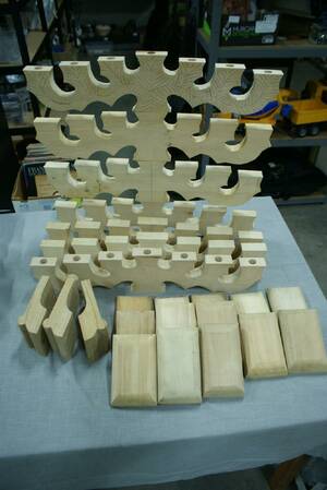 Slöjdämnen, ljusstakar och bottenplattor