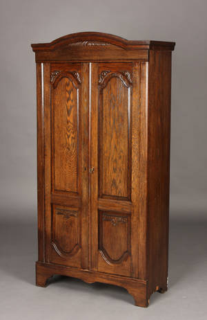 Skab, bejdset egetræ